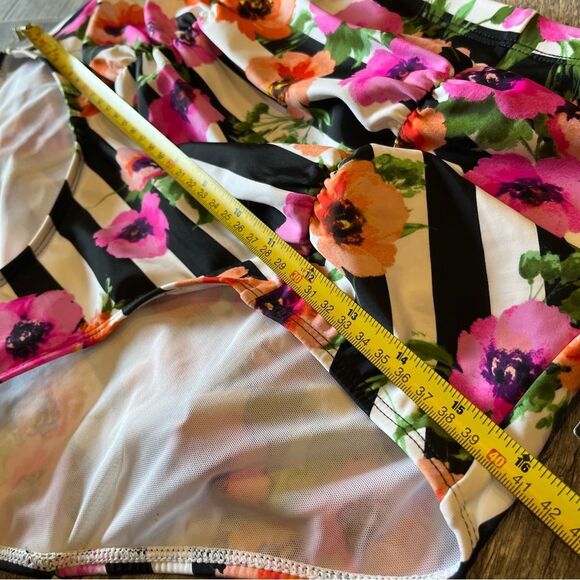 Torrid Floral Striped Bikini Bottoms size medium - Picture 4 of 11
